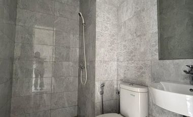 Dijual Atau Disewakan Ruko Jalan I Gusti Ngurah Rai Bukit Podomoro Boulevard 3 Lantai, Lebar 5, Panjang 10, Parkir Luas dan Tidak Berbayar Duren Sawit