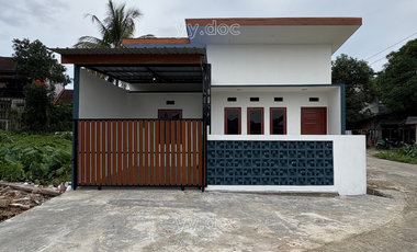 Dijual Rumah Lokasi Kampung Timur Posisi Hook, Siap Huni