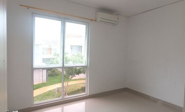 Disewakan rumah 3 lantai minimalis di palm blossom taman surya