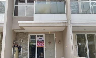 Disewakan rumah 3 lantai minimalis di palm blossom taman surya