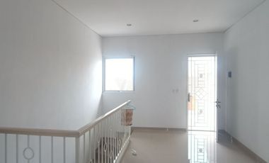 Disewakan rumah 3 lantai minimalis di palm blossom taman surya