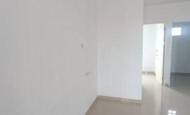 Disewakan rumah 3 lantai minimalis di palm blossom taman surya