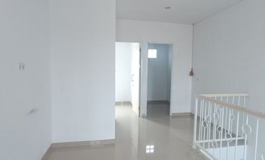 Disewakan rumah 3 lantai minimalis di palm blossom taman surya