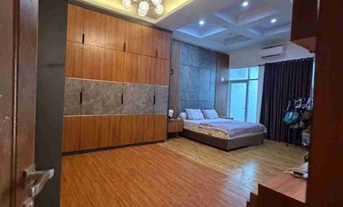 Dijual Rumah Semi Furnished dan kolam renang