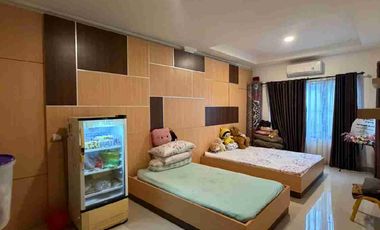Dijual Rumah Semi Furnished dan kolam renang