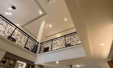 Dijual Rumah Semi Furnished dan kolam renang