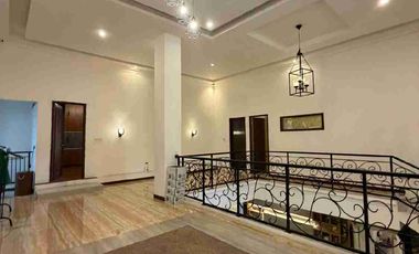 Dijual Rumah Semi Furnished dan kolam renang