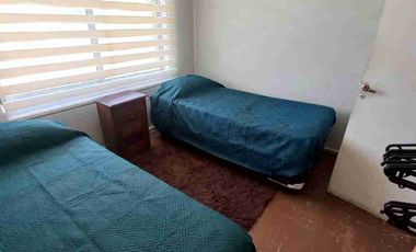 ARRIENDO DEPARTAMENTO AMOBLADO Y EQUIPADO EN PRIMER PISO, PLANTA BAJA DE BLOCK. ESTACIONAMIENTO PRIVADO EN ANTEJARDÍN CERCADO.
DISPONE DE 2 AMPLIAS HABITACIONES, 5 CAMAS, 1 BAÑO, LIVING COMEDOR, COCINA EQUIPADA, TV CABLE Y WIFI.
UBICACIÓN EN CALLE SANTA BLANCA, A 2 CUADRAS DE LA AVENIDA O'HIGGINS.
ESPECIAL A EMPRESAS. CONTAMOS CON FACTURA.
DISPONIBILIDAD DE ARRIENDO DIARIO SEMANAL Y MENSUAL.
CONTACTOS WHATSAPP Y LLAMADAS;
➕5️⃣6️⃣9️⃣8️⃣6️⃣7️⃣6️⃣4️⃣6️⃣4️⃣5️⃣