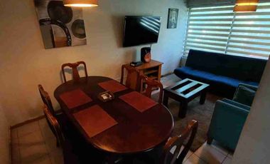 ARRIENDO DEPARTAMENTO AMOBLADO Y EQUIPADO EN PRIMER PISO, PLANTA BAJA DE BLOCK. ESTACIONAMIENTO PRIVADO EN ANTEJARDÍN CERCADO.
DISPONE DE 2 AMPLIAS HABITACIONES, 5 CAMAS, 1 BAÑO, LIVING COMEDOR, COCINA EQUIPADA, TV CABLE Y WIFI.
UBICACIÓN EN CALLE SANTA BLANCA, A 2 CUADRAS DE LA AVENIDA O'HIGGINS.
ESPECIAL A EMPRESAS. CONTAMOS CON FACTURA.
DISPONIBILIDAD DE ARRIENDO DIARIO SEMANAL Y MENSUAL.
CONTACTOS WHATSAPP Y LLAMADAS;
➕5️⃣6️⃣9️⃣8️⃣6️⃣7️⃣6️⃣4️⃣6️⃣4️⃣5️⃣