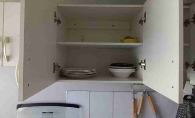 ARRIENDO DEPARTAMENTO AMOBLADO Y EQUIPADO EN PRIMER PISO, PLANTA BAJA DE BLOCK. ESTACIONAMIENTO PRIVADO EN ANTEJARDÍN CERCADO.
DISPONE DE 2 AMPLIAS HABITACIONES, 5 CAMAS, 1 BAÑO, LIVING COMEDOR, COCINA EQUIPADA, TV CABLE Y WIFI.
UBICACIÓN EN CALLE SANTA BLANCA, A 2 CUADRAS DE LA AVENIDA O'HIGGINS.
ESPECIAL A EMPRESAS. CONTAMOS CON FACTURA.
DISPONIBILIDAD DE ARRIENDO DIARIO SEMANAL Y MENSUAL.
CONTACTOS WHATSAPP Y LLAMADAS;
➕5️⃣6️⃣9️⃣8️⃣6️⃣7️⃣6️⃣4️⃣6️⃣4️⃣5️⃣