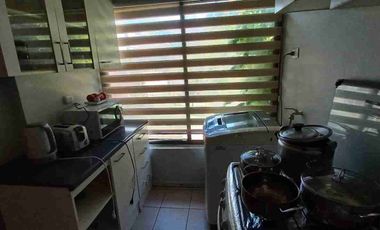 ARRIENDO DEPARTAMENTO AMOBLADO Y EQUIPADO EN PRIMER PISO, PLANTA BAJA DE BLOCK. ESTACIONAMIENTO PRIVADO EN ANTEJARDÍN CERCADO.
DISPONE DE 2 AMPLIAS HABITACIONES, 5 CAMAS, 1 BAÑO, LIVING COMEDOR, COCINA EQUIPADA, TV CABLE Y WIFI.
UBICACIÓN EN CALLE SANTA BLANCA, A 2 CUADRAS DE LA AVENIDA O'HIGGINS.
ESPECIAL A EMPRESAS. CONTAMOS CON FACTURA.
DISPONIBILIDAD DE ARRIENDO DIARIO SEMANAL Y MENSUAL.
CONTACTOS WHATSAPP Y LLAMADAS;
➕5️⃣6️⃣9️⃣8️⃣6️⃣7️⃣6️⃣4️⃣6️⃣4️⃣5️⃣