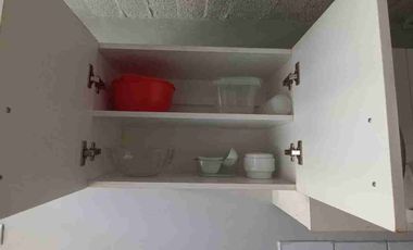 ARRIENDO DEPARTAMENTO AMOBLADO Y EQUIPADO EN PRIMER PISO, PLANTA BAJA DE BLOCK. ESTACIONAMIENTO PRIVADO EN ANTEJARDÍN CERCADO.
DISPONE DE 2 AMPLIAS HABITACIONES, 5 CAMAS, 1 BAÑO, LIVING COMEDOR, COCINA EQUIPADA, TV CABLE Y WIFI.
UBICACIÓN EN CALLE SANTA BLANCA, A 2 CUADRAS DE LA AVENIDA O'HIGGINS.
ESPECIAL A EMPRESAS. CONTAMOS CON FACTURA.
DISPONIBILIDAD DE ARRIENDO DIARIO SEMANAL Y MENSUAL.
CONTACTOS WHATSAPP Y LLAMADAS;
➕5️⃣6️⃣9️⃣8️⃣6️⃣7️⃣6️⃣4️⃣6️⃣4️⃣5️⃣