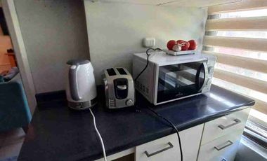 ARRIENDO DEPARTAMENTO AMOBLADO Y EQUIPADO EN PRIMER PISO, PLANTA BAJA DE BLOCK. ESTACIONAMIENTO PRIVADO EN ANTEJARDÍN CERCADO.
DISPONE DE 2 AMPLIAS HABITACIONES, 5 CAMAS, 1 BAÑO, LIVING COMEDOR, COCINA EQUIPADA, TV CABLE Y WIFI.
UBICACIÓN EN CALLE SANTA BLANCA, A 2 CUADRAS DE LA AVENIDA O'HIGGINS.
ESPECIAL A EMPRESAS. CONTAMOS CON FACTURA.
DISPONIBILIDAD DE ARRIENDO DIARIO SEMANAL Y MENSUAL.
CONTACTOS WHATSAPP Y LLAMADAS;
➕5️⃣6️⃣9️⃣8️⃣6️⃣7️⃣6️⃣4️⃣6️⃣4️⃣5️⃣