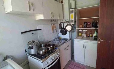 ARRIENDO DEPARTAMENTO AMOBLADO Y EQUIPADO EN PRIMER PISO, PLANTA BAJA DE BLOCK. ESTACIONAMIENTO PRIVADO EN ANTEJARDÍN CERCADO.
DISPONE DE 2 AMPLIAS HABITACIONES, 5 CAMAS, 1 BAÑO, LIVING COMEDOR, COCINA EQUIPADA, TV CABLE Y WIFI.
UBICACIÓN EN CALLE SANTA BLANCA, A 2 CUADRAS DE LA AVENIDA O'HIGGINS.
ESPECIAL A EMPRESAS. CONTAMOS CON FACTURA.
DISPONIBILIDAD DE ARRIENDO DIARIO SEMANAL Y MENSUAL.
CONTACTOS WHATSAPP Y LLAMADAS;
➕5️⃣6️⃣9️⃣8️⃣6️⃣7️⃣6️⃣4️⃣6️⃣4️⃣5️⃣