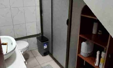 ARRIENDO DEPARTAMENTO AMOBLADO Y EQUIPADO EN PRIMER PISO, PLANTA BAJA DE BLOCK. ESTACIONAMIENTO PRIVADO EN ANTEJARDÍN CERCADO.
DISPONE DE 2 AMPLIAS HABITACIONES, 5 CAMAS, 1 BAÑO, LIVING COMEDOR, COCINA EQUIPADA, TV CABLE Y WIFI.
UBICACIÓN EN CALLE SANTA BLANCA, A 2 CUADRAS DE LA AVENIDA O'HIGGINS.
ESPECIAL A EMPRESAS. CONTAMOS CON FACTURA.
DISPONIBILIDAD DE ARRIENDO DIARIO SEMANAL Y MENSUAL.
CONTACTOS WHATSAPP Y LLAMADAS;
➕5️⃣6️⃣9️⃣8️⃣6️⃣7️⃣6️⃣4️⃣6️⃣4️⃣5️⃣