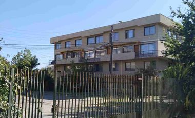 ARRIENDO DEPARTAMENTO AMOBLADO Y EQUIPADO EN PRIMER PISO, PLANTA BAJA DE BLOCK. ESTACIONAMIENTO PRIVADO EN ANTEJARDÍN CERCADO.
DISPONE DE 2 AMPLIAS HABITACIONES, 5 CAMAS, 1 BAÑO, LIVING COMEDOR, COCINA EQUIPADA, TV CABLE Y WIFI.
UBICACIÓN EN CALLE SANTA BLANCA, A 2 CUADRAS DE LA AVENIDA O'HIGGINS.
ESPECIAL A EMPRESAS. CONTAMOS CON FACTURA.
DISPONIBILIDAD DE ARRIENDO DIARIO SEMANAL Y MENSUAL.
CONTACTOS WHATSAPP Y LLAMADAS;
➕5️⃣6️⃣9️⃣8️⃣6️⃣7️⃣6️⃣4️⃣6️⃣4️⃣5️⃣