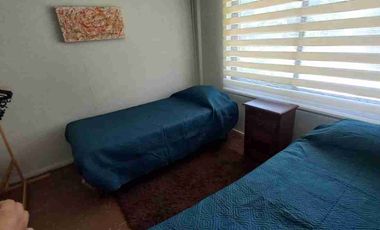 ARRIENDO DEPARTAMENTO AMOBLADO Y EQUIPADO EN PRIMER PISO, PLANTA BAJA DE BLOCK. ESTACIONAMIENTO PRIVADO EN ANTEJARDÍN CERCADO.
DISPONE DE 2 AMPLIAS HABITACIONES, 5 CAMAS, 1 BAÑO, LIVING COMEDOR, COCINA EQUIPADA, TV CABLE Y WIFI.
UBICACIÓN EN CALLE SANTA BLANCA, A 2 CUADRAS DE LA AVENIDA O'HIGGINS.
ESPECIAL A EMPRESAS. CONTAMOS CON FACTURA.
DISPONIBILIDAD DE ARRIENDO DIARIO SEMANAL Y MENSUAL.
CONTACTOS WHATSAPP Y LLAMADAS;
➕5️⃣6️⃣9️⃣8️⃣6️⃣7️⃣6️⃣4️⃣6️⃣4️⃣5️⃣