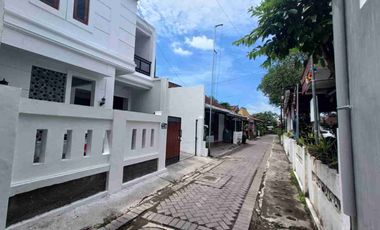 DIJUAL RUMAH MEWAH ELEGAN MASIH GREES PUSAT KOTA YOGYAKARTA GEDONGKIWO