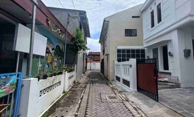 DIJUAL RUMAH MEWAH ELEGAN MASIH GREES PUSAT KOTA YOGYAKARTA GEDONGKIWO
