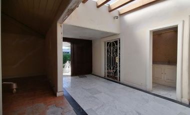 CASONA EN COL. LA PAZ, IDEAL PARA CLÍNICA, ESCUELA, OFICINAS, NOTARÍA, ETC. $13'900,000