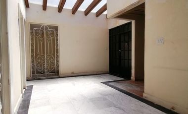 CASONA EN COL. LA PAZ, IDEAL PARA CLÍNICA, ESCUELA, OFICINAS, NOTARÍA, ETC. $13'900,000