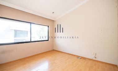 Casa en condominio horizontal para remodelar en interlomas