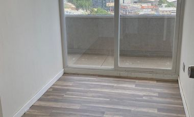 Se arrienda comodo departamento en Calle Hipodromo Chile , 2 dormitorios 1 baño, $ 390.000 mas $ 80.000 gastos comunes