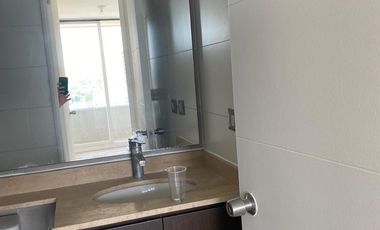 Se arrienda comodo departamento en Calle Hipodromo Chile , 2 dormitorios 1 baño, $ 390.000 mas $ 80.000 gastos comunes