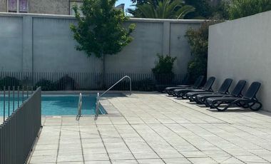 Se arrienda comodo departamento en Calle Hipodromo Chile , 2 dormitorios 1 baño, $ 390.000 mas $ 80.000 gastos comunes