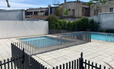 Se arrienda comodo departamento en Calle Hipodromo Chile , 2 dormitorios 1 baño, $ 390.000 mas $ 80.000 gastos comunes