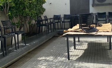 Se arrienda comodo departamento en Calle Hipodromo Chile , 2 dormitorios 1 baño, $ 390.000 mas $ 80.000 gastos comunes