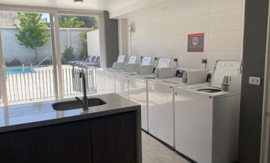 Se arrienda comodo departamento en Calle Hipodromo Chile , 2 dormitorios 1 baño, $ 390.000 mas $ 80.000 gastos comunes