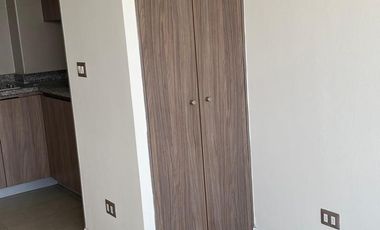 Se arrienda comodo departamento en Calle Hipodromo Chile , 2 dormitorios 1 baño, $ 390.000 mas $ 80.000 gastos comunes