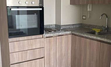 Se arrienda comodo departamento en Calle Hipodromo Chile , 2 dormitorios 1 baño, $ 390.000 mas $ 80.000 gastos comunes