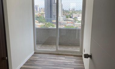 Se arrienda comodo departamento en Calle Hipodromo Chile , 2 dormitorios 1 baño, $ 390.000 mas $ 80.000 gastos comunes