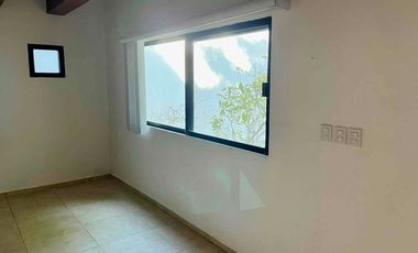 Hermosa casa con mucha luz, naturaleza y espacio, a dos calles  de la escuela  green oaks.