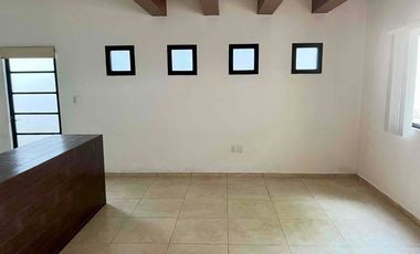 Hermosa casa con mucha luz, naturaleza y espacio, a dos calles  de la escuela  green oaks.