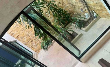 Hermosa casa con mucha luz, naturaleza y espacio, a dos calles  de la escuela  green oaks.