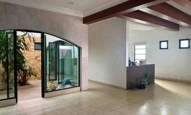 Hermosa casa con mucha luz, naturaleza y espacio, a dos calles  de la escuela  green oaks.