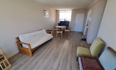 Departamento 2D Cerro Placeres, cercano plaza, con estacionamiento