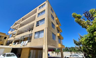 Departamento 2D Cerro Placeres, cercano plaza, con estacionamiento