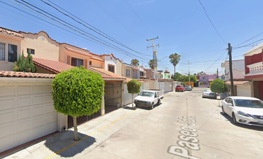 CASA VENTA REMATE CESION DE DERECHOS PASEO DEL JARDIN PRADERAS DEL BOSQUE CELAYA CELAYA  GUAN -MPO