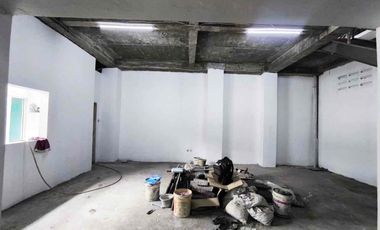 Di sewa gudang bizzpark 2 luas 600 m2 bangunan 2 lantai ada kantor lokasi aman bebas banjir lokasi strategis dekat ke kelapa gading , tol dan terminal pulo gadung di bizpark 2 penggilingan cakung Jakarta Timur