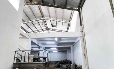 Di sewa gudang bizzpark 2 luas 600 m2 bangunan 2 lantai ada kantor lokasi aman bebas banjir lokasi strategis dekat ke kelapa gading , tol dan terminal pulo gadung di bizpark 2 penggilingan cakung Jakarta Timur
