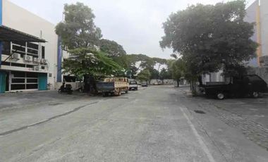 Di sewa gudang bizzpark 2 luas 600 m2 bangunan 2 lantai ada kantor lokasi aman bebas banjir lokasi strategis dekat ke kelapa gading , tol dan terminal pulo gadung di bizpark 2 penggilingan cakung Jakarta Timur
