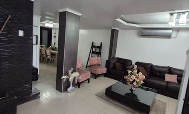 Casa Amoblada en Alquiler en Alborada X,  Seguridad, 3 Habitaciones, 3 Baños, Jacuzzi, Garaje, Norte de Guayaquil.