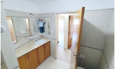 ALQUILA: Dpto Semipiso 2 Dormitorios, 2 Baños, 2 Balcones / Nueva Córdoba