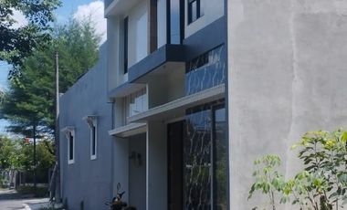 Rumah SIAP HUNI, Tepi Jl Aspal: Area Kuliner, Kos Eksklusif, UII—Lengkap