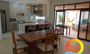 Casa con Piscina de Venta en Playas en Ciudadela Cerrada con Salida Al Mar