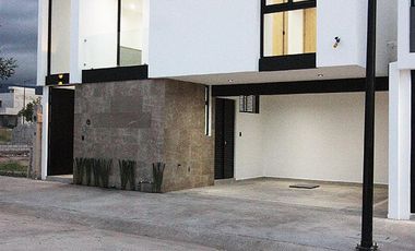 CASA EN VENTA EN PARQUE REAL